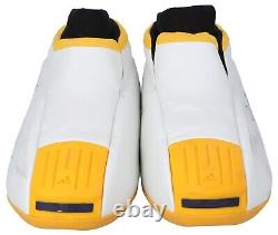 Kobe Bryant Chaussures de basket utilisées et signées en 2002, photomatchées, avec certificat d'authenticité Beckett.