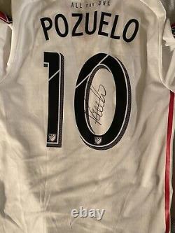 Maillot autographié utilisé par Alejandro Pozuelo lors du jeu de Toronto FC, MVP de la MLS