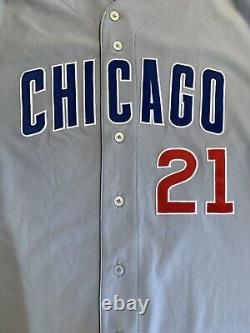 Maillot de route Majestic utilisé par le jeu signé par Sammy Sosa des Chicago Cubs de 2003, taille 48