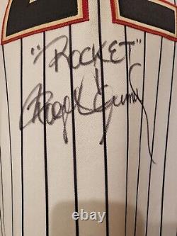 Maillot porté par le jeu utilisé par Roger Clemens en 2006 pour les Astros de Houston. JSA Mears