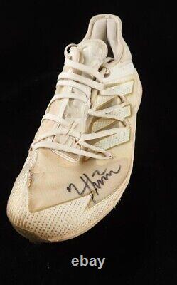 Nico Hoerner a signé une chaussure de baseball Adidas utilisée en jeu (JSA)