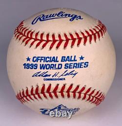 Orlando Hernandez a signé un jeu de baseball utilisé lors de la Série mondiale de 1999 - AMCo COA 21503.
