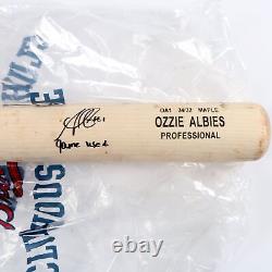 Ozzie Albies a signé une batte utilisée en jeu Atlanta Braves MLB Beckett