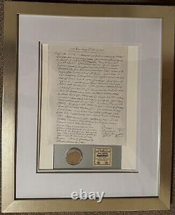 Page écrite à la main du journal signé de Joe DiMaggio encadrée sur mesure avec relique de batte de jeu utilisée.