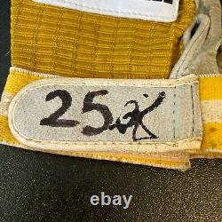 Paire rare de gants de frappe utilisés lors des matchs des années 1980, signés par Mark McGwire, avec certificat d'authenticité JSA