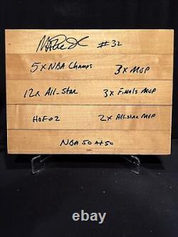 Plancher de forum des Lakers utilisé lors d'un match signé par Magic Johnson avec plusieurs inscriptions PSA/DNA