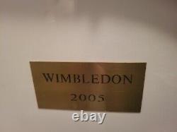 Raquette Yonex encadrée utilisée et signée par Nicole Vaidisova lors de Wimbledon 2005.