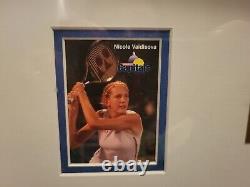 Raquette Yonex encadrée utilisée et signée par Nicole Vaidisova lors de Wimbledon 2005.