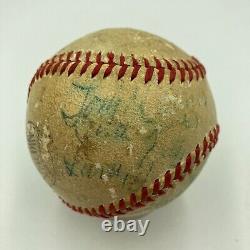 Série mondiale des années 1940: Balle de baseball utilisée lors d'un match signée par les arbitres, avec Ford Frick