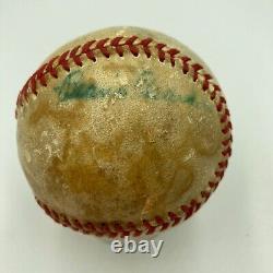 Série mondiale des années 1940: Balle de baseball utilisée lors d'un match signée par les arbitres, avec Ford Frick