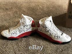 Taureaux Michael Jordan - Jeu Signé - Chaussures Nike Air Jordan XIII 1997-1998 D'occasion