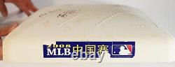Trevor Hoffman Adrian Gonzalez Signé 2008 Chine MLB Jeu Utilisé Padres Base PSA
